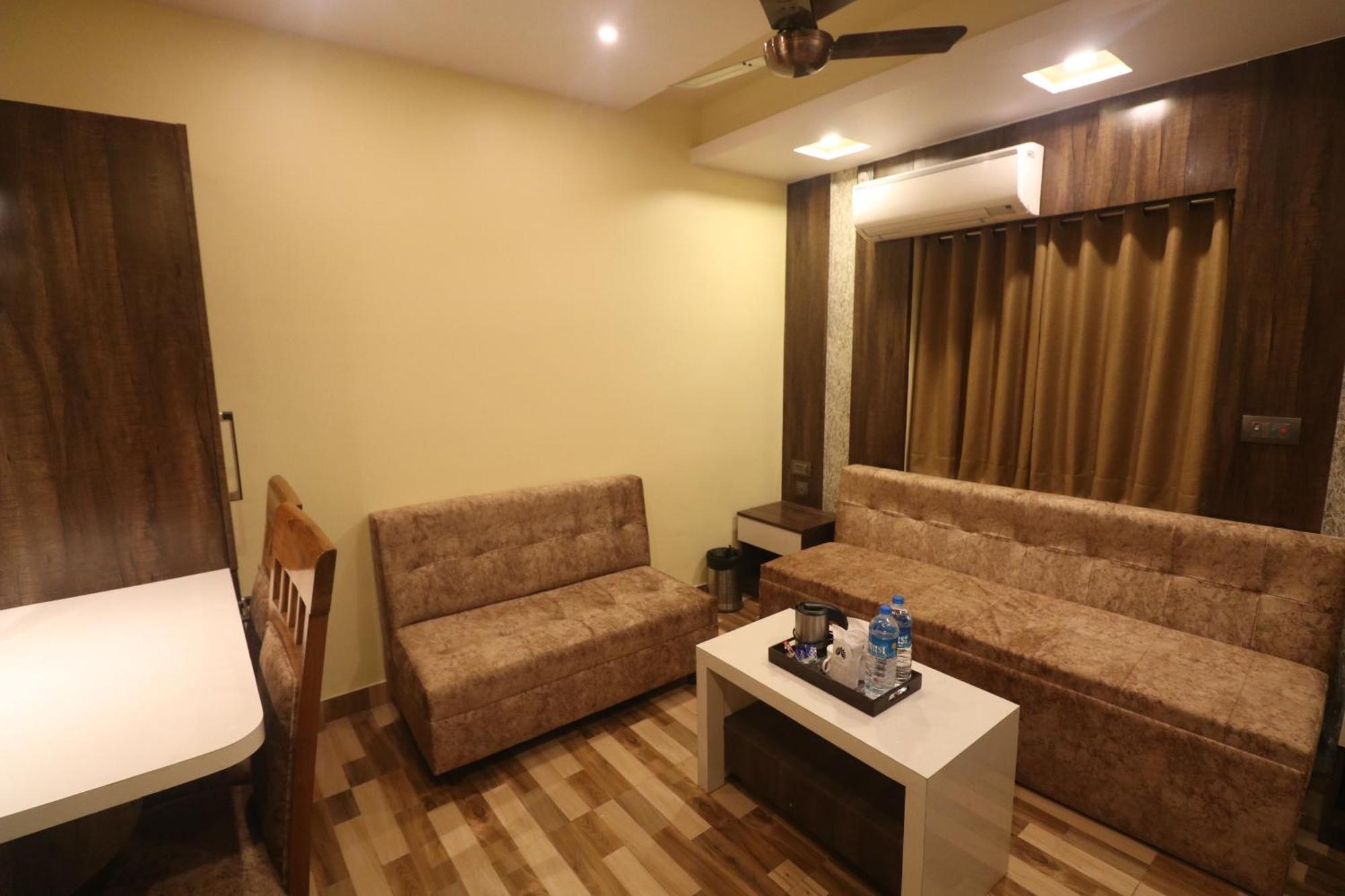 Mohar Residency Hotel Kalkutta Kültér fotó