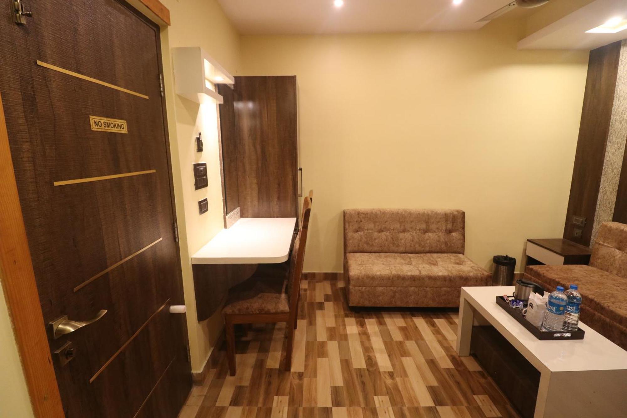 Mohar Residency Hotel Kalkutta Kültér fotó